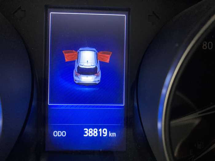 2019 Toyota C-HR DBA-NGX10 (UW-69d9f9e3a6b11)[25]