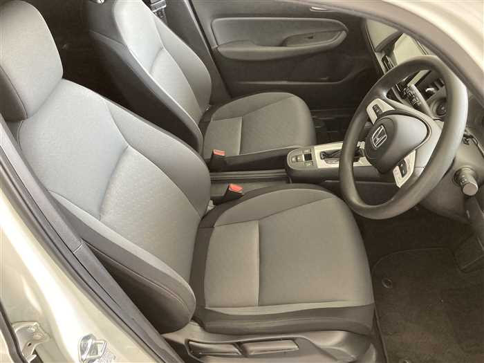 2021 Honda Fit 6BA-GR1 (UW-69d9f9ededbaf)[9]