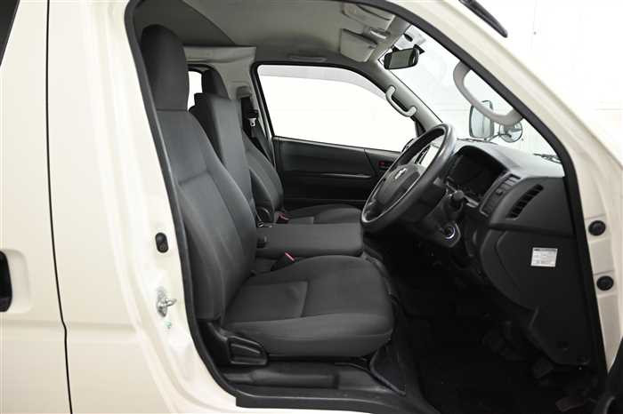 2017 Toyota Hiace Van CBF-TRH200V (UW-69d9f9eecbdbf)[6]