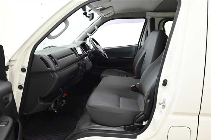 2017 Toyota Hiace Van CBF-TRH200V (UW-69d9f9eecbdbf)[11]