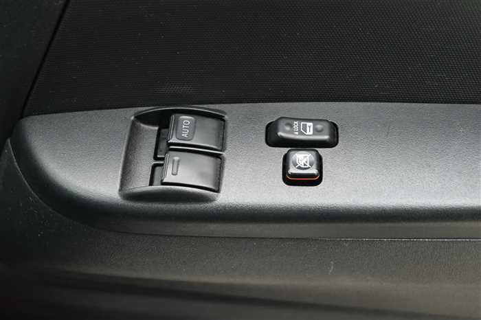 2017 Toyota Hiace Van CBF-TRH200V (UW-69d9f9eecbdbf)[12]