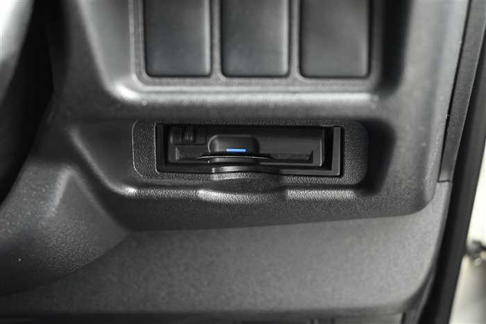 2017 Toyota Hiace Van CBF-TRH200V (UW-69d9f9eecbdbf)[13]