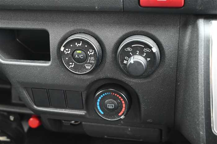 2017 Toyota Hiace Van CBF-TRH200V (UW-69d9f9eecbdbf)[15]