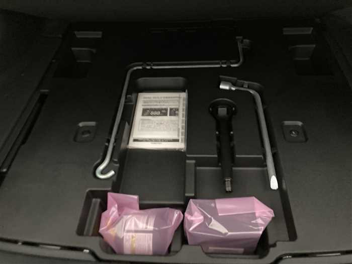 2020 Toyota Crown Hybrid 6AA-AZSH20 (UW-69d9f9f0acb38)[12]