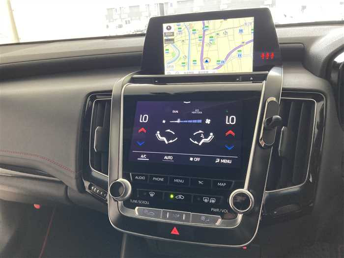 2020 Toyota Crown Hybrid 6AA-AZSH20 (UW-69d9f9f0acb38)[18]