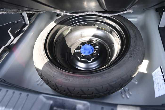 2013 Toyota Corolla Fielder DBA-NZE161G (UW-69d9f9f1590ba)[13]