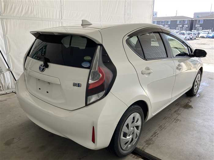 2021 Toyota Aqua 6AA-NHP10 (UW-69d9f9f143c04)[1]