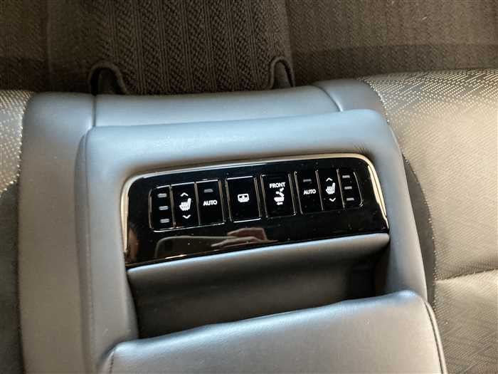 2017 Lexus LS DAA-GVF50 (UW-69d9f9e48ec2e)[13]