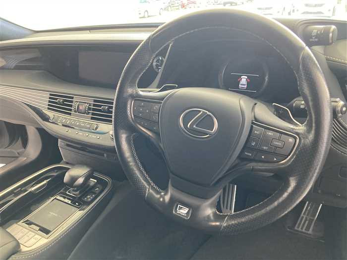 2017 Lexus LS DAA-GVF50 (UW-69d9f9e48ec2e)[16]