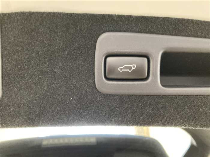 2017 Toyota Harrier DBA-ZSU60W (UW-69d9f9e5793a8)[13]