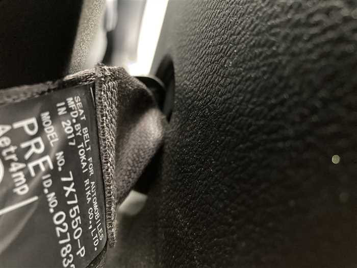 2017 Toyota Harrier DBA-ZSU60W (UW-69d9f9e5793a8)[25]