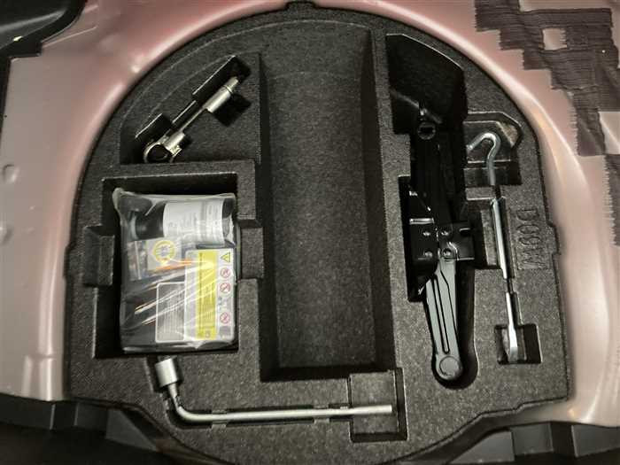 2015 Mazda Demio LDA-DJ5FS (UW-69d9f9e582f1c)[13]