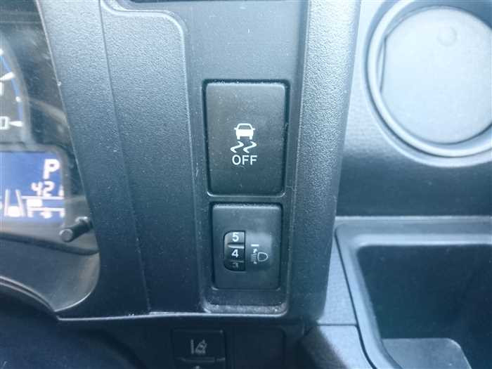 2021 Toyota Probox Van NHP160V (UW-69d9f9eb52f59)[25]