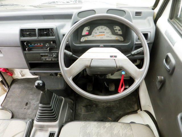 1996 Mitsubishi Minicab Truck U42T (UW-69eae22699306)[4]