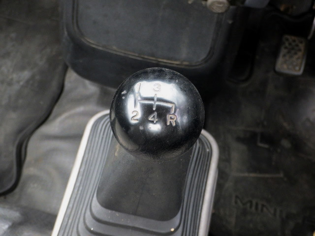 1996 Mitsubishi Minicab Truck U42T (UW-69eae22699306)[13]