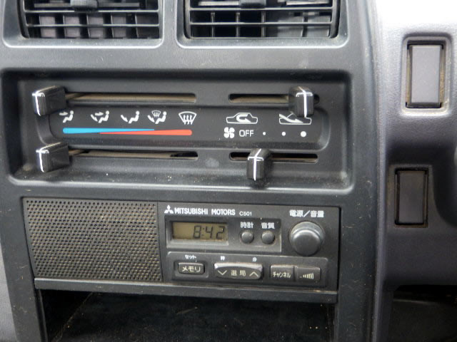 1996 Mitsubishi Minicab Truck U42T (UW-69eae22699306)[11]