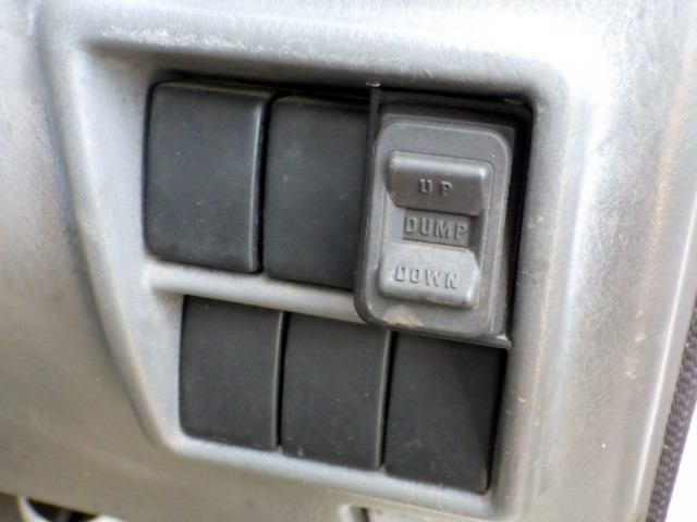 2001 Suzuki Carry Truck DB52T (UW-69f089f1ec7ce)[17]