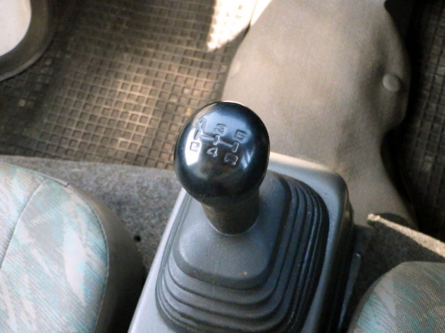 2001 Suzuki Carry Truck DB52T (UW-69f089f1ec7ce)[15]