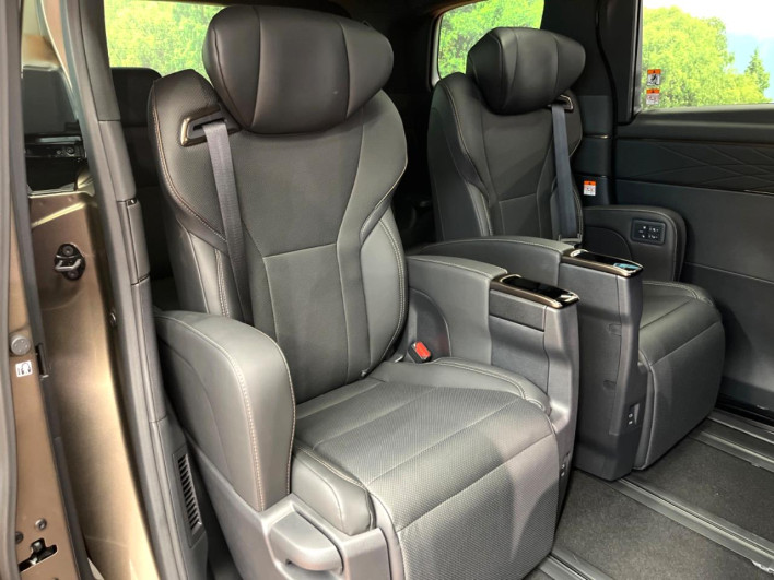 2025 Toyota Alphard Hybrid 6AA-AAHH40W (UW-69ef57bbc1c26)[10]