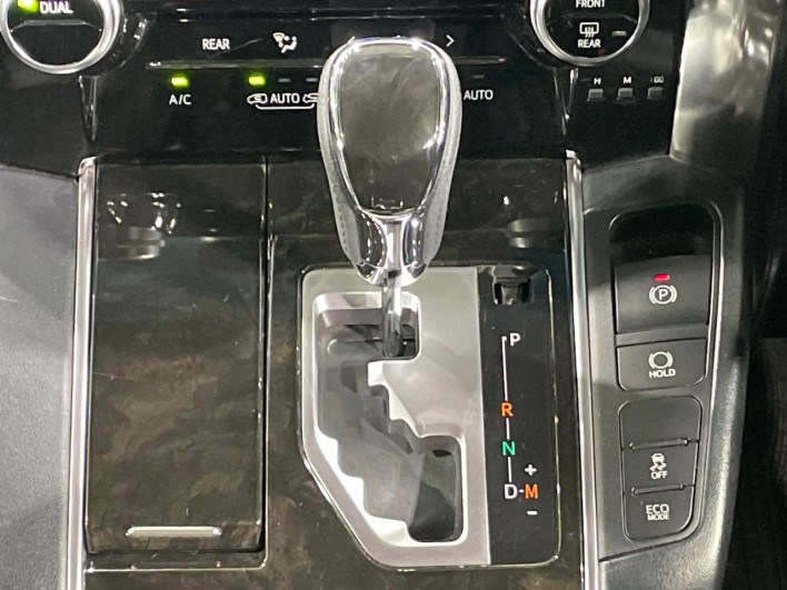 2017 Toyota Alphard DBA-AGH30W (UW-69ef57c1847db)[25]