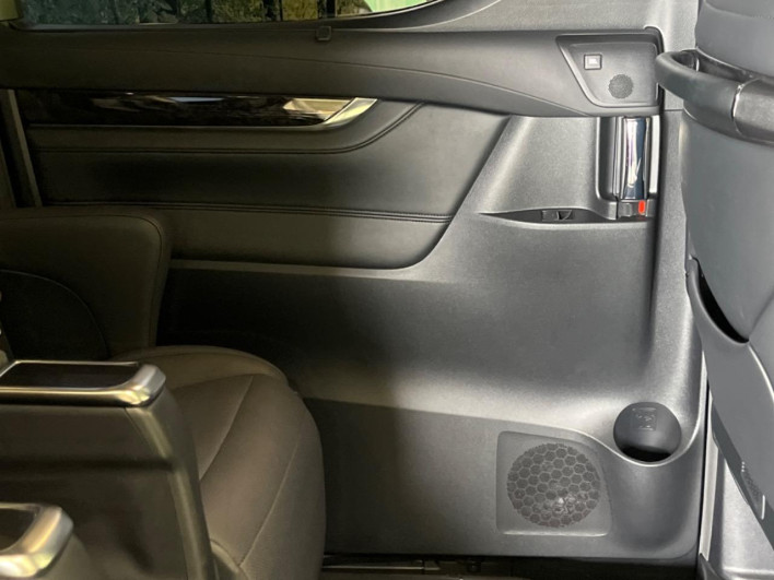 2022 Toyota Alphard 3BA-AGH30W (UW-69ef57c5bfbf7)[17]