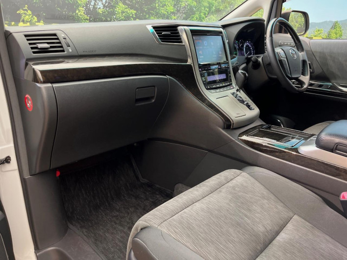 2013 Toyota Alphard Hybrid DAA-ATH20W (UW-69ef57cd6a5e5)[12]