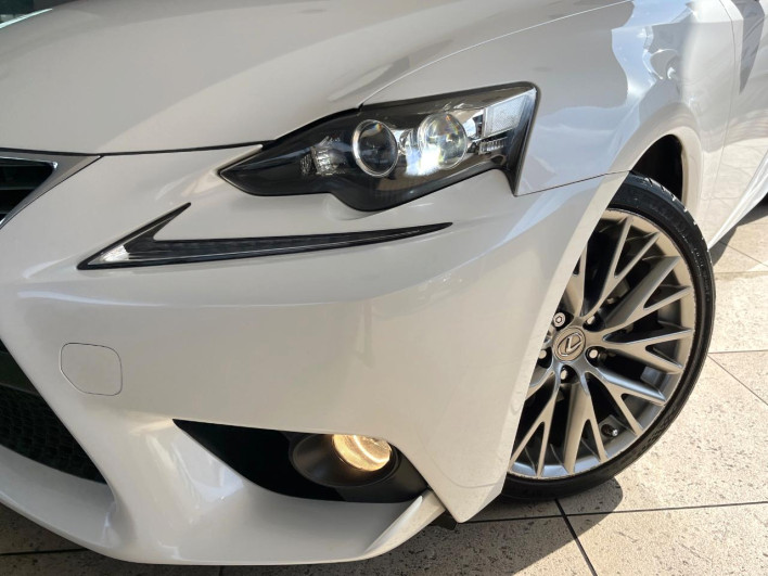 2013 Lexus IS DAA-AVE30 (UW-69ef57cd8cb22)[13]