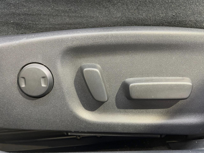 2015 Toyota Crown Hybrid DAA-AWS210 (UW-69ef57d03a7ef)[17]