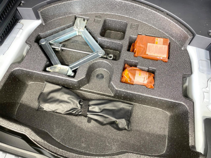 2019 Toyota RAV4 6BA-MXAA54 (UW-69ef57d269d1f)[9]