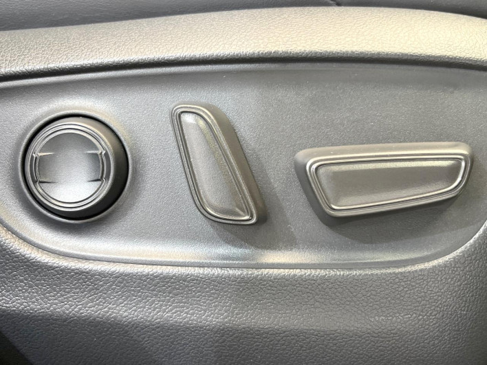 2023 Toyota RAV4 6AA-AXAH54 (UW-69ef57d3b3c39)[17]