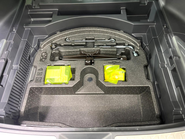 2023 Toyota Harrier Hybrid 6AA-AXUH80 (UW-69ef57d57ef64)[13]