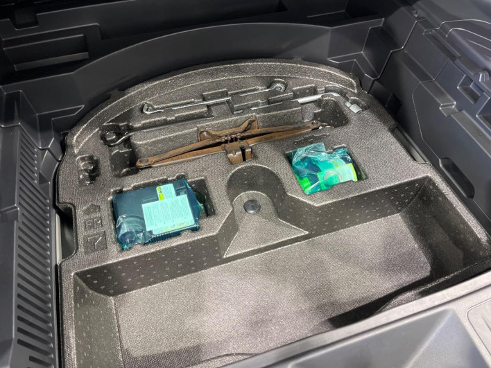 2023 Toyota Harrier Hybrid 6AA-AXUH80 (UW-69ef57d6b7fb8)[9]