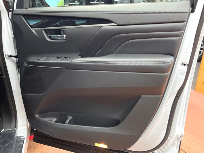 2025 Mitsubishi Delica D:5 3DA-CV1W (UW-69ef57fae315e)[22]