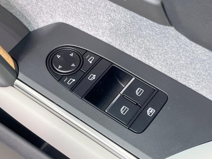 2023 Mazda MX-30 5AA-DREJ3P (UW-69ef5803bef34)[7]