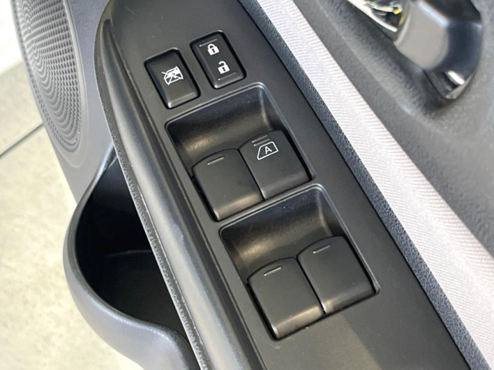 2019 Nissan Note DBA-E12 (UW-69ef5804d1a34)[29]