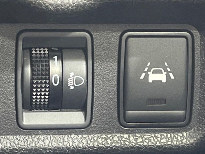 2018 Nissan Note DBA-E12 (UW-69ef5805937f1)[19]