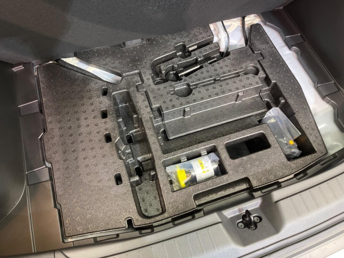 2023 Nissan Note 6AA-E13 (UW-69ef58076e3a6)[10]