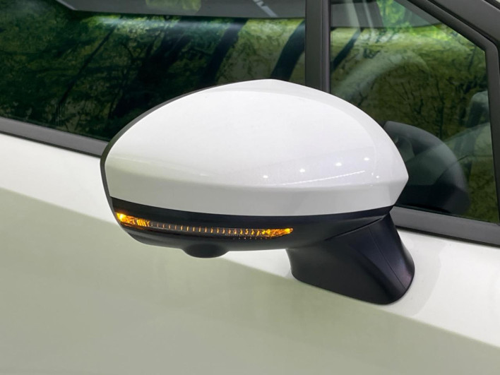 2023 Nissan Note 6AA-E13 (UW-69ef58076e3a6)[17]