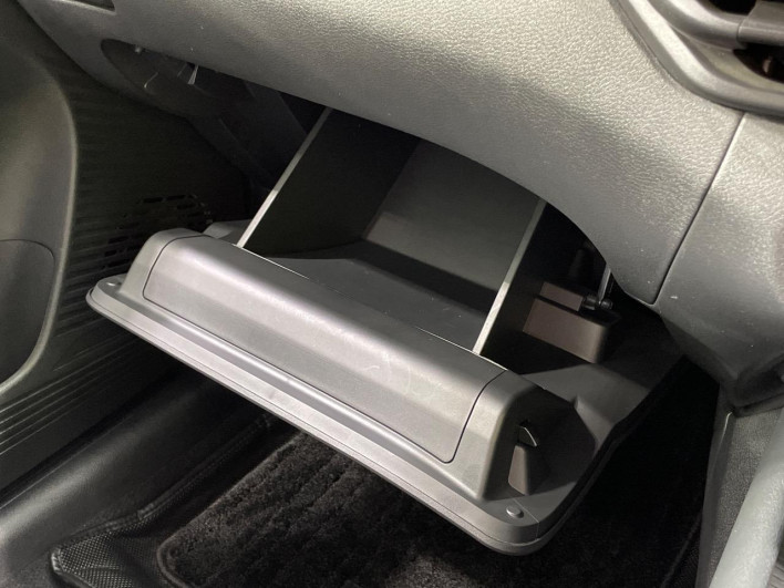 2022 Nissan Aura 6AA-FE13 (UW-69ef580cd56cb)[24]