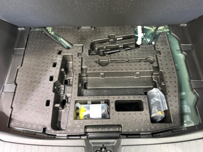 2025 Nissan Aura 6AA-FE13 (UW-69ef580ee0bb7)[14]