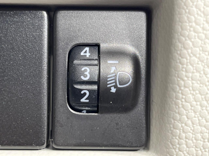 2016 Suzuki Ignis DAA-FF21S (UW-69ef580f07966)[17]