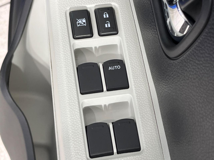 2016 Suzuki Ignis DAA-FF21S (UW-69ef580f07966)[11]