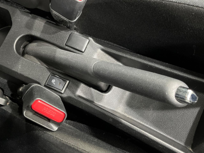 2016 Suzuki Ignis DAA-FF21S (UW-69ef580f07966)[19]