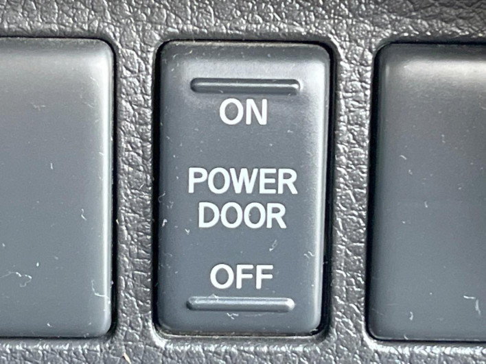 2013 Nissan Serena DBA-FNC26 (UW-69ef581148825)[25]