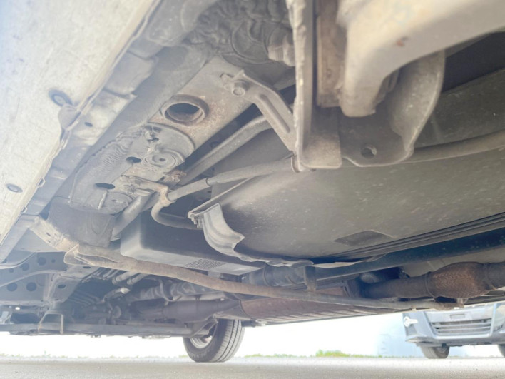 2013 Nissan Serena DBA-FNC26 (UW-69ef581148825)[17]