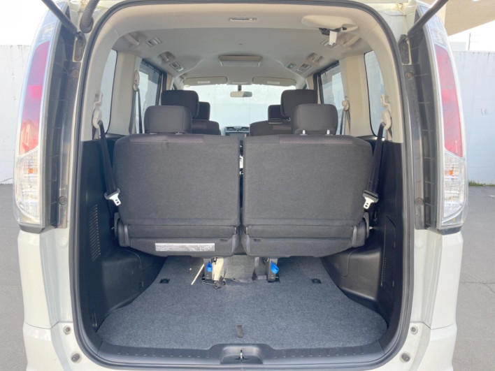 2013 Nissan Serena DBA-FNC26 (UW-69ef581148825)[10]