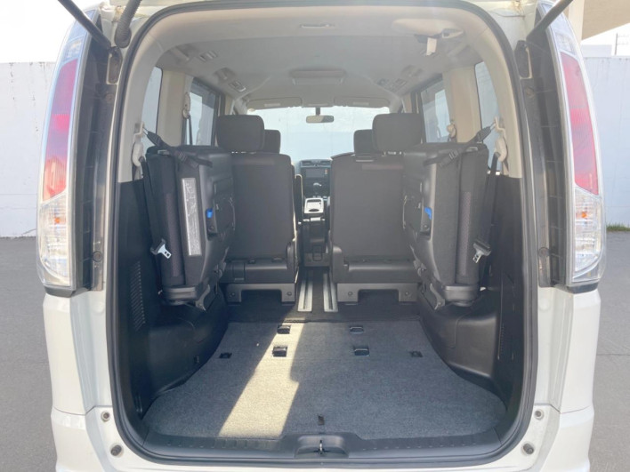 2013 Nissan Serena DBA-FNC26 (UW-69ef581148825)[7]