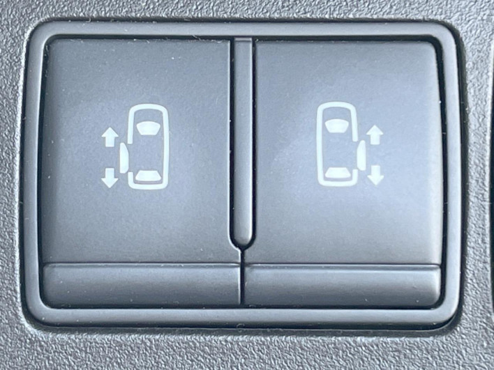 2013 Nissan Serena DBA-FNC26 (UW-69ef581148825)[23]