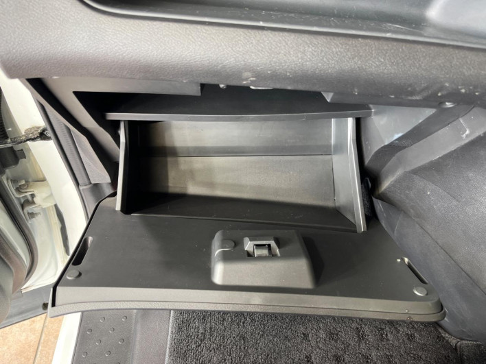 2019 Nissan Serena DAA-GFC27 (UW-69ef5817918ba)[22]