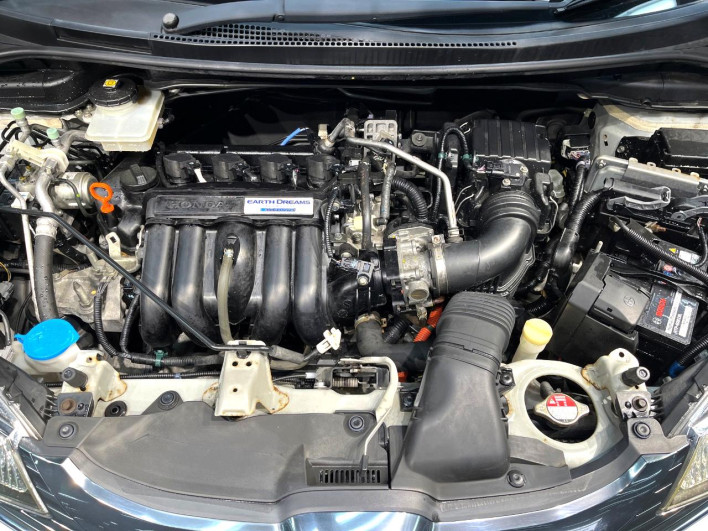 2013 Honda Fit Hybrid DAA-GP5 (UW-69ef581f238ff)[4]